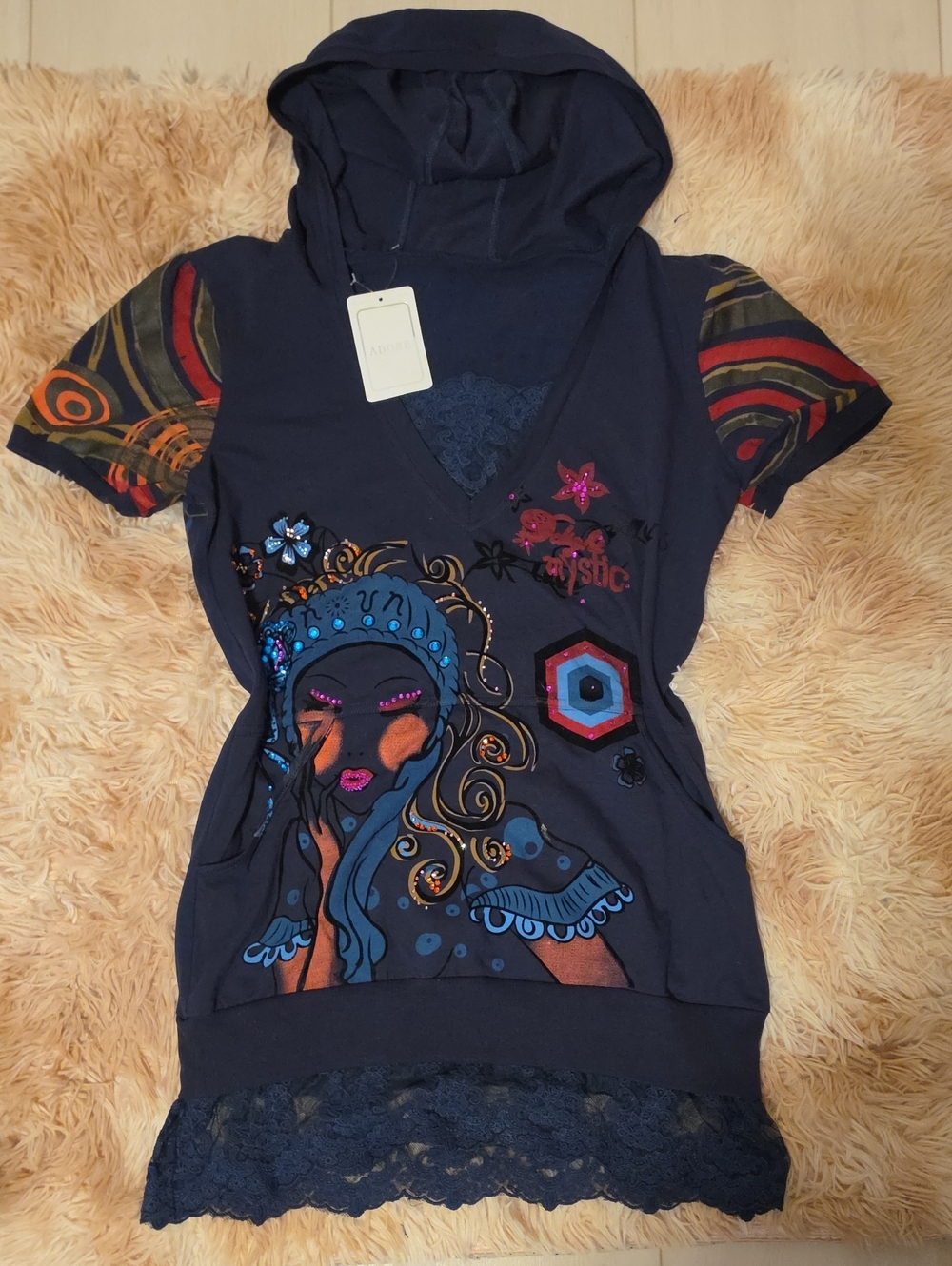 NWT Adore Boho Graphic Short Sleeve Hoodie Tunic Top Rhinestones Lace Hem